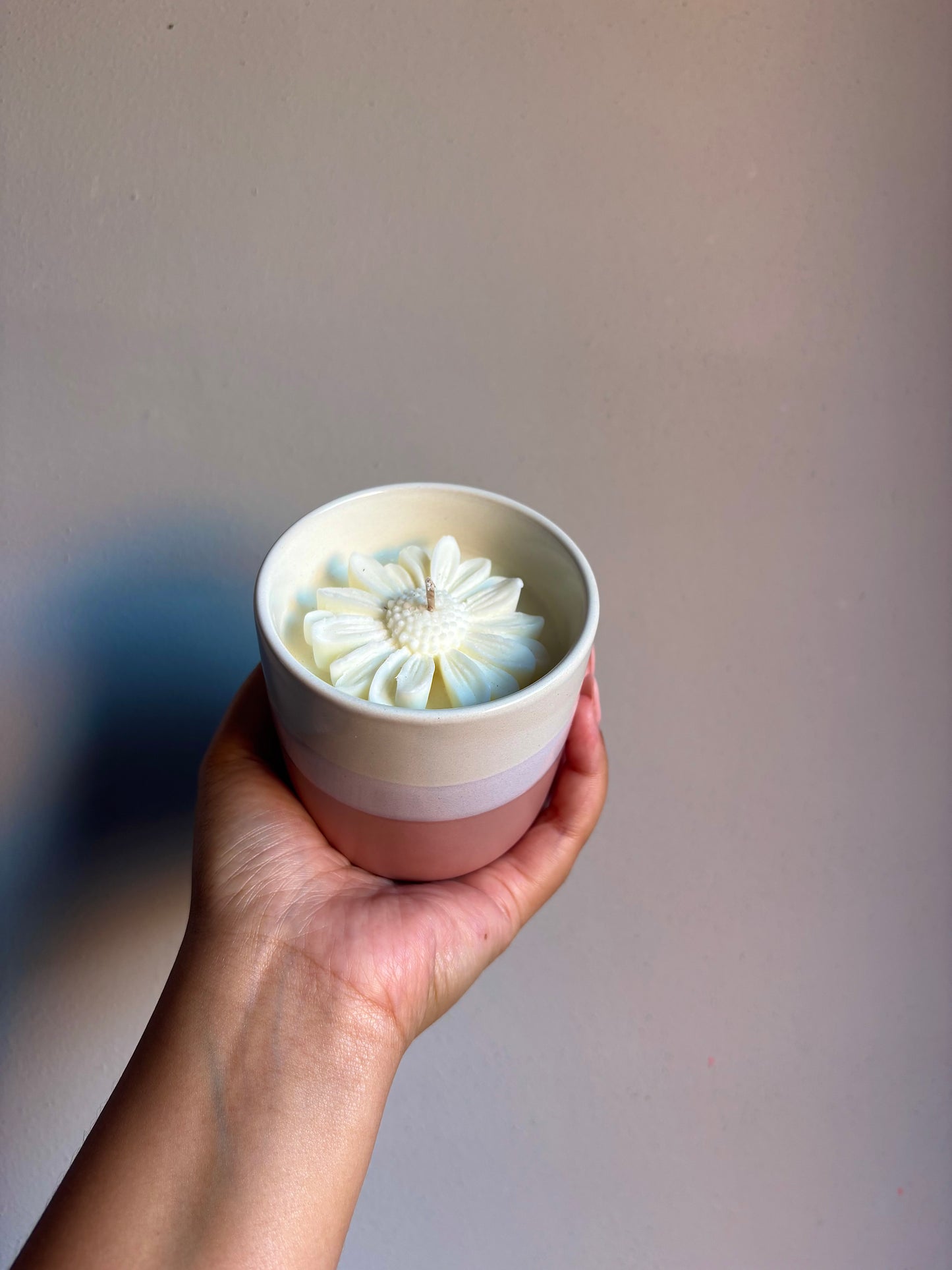 Fresh Linen Daisy Candles