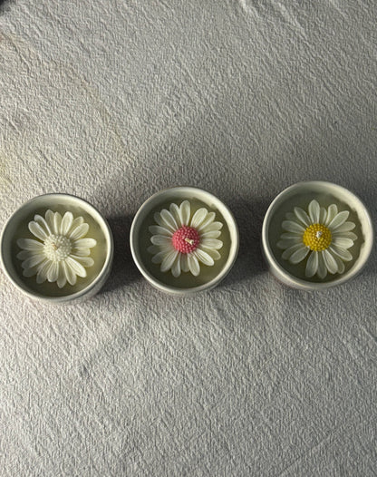 Fresh Linen Daisy Candles