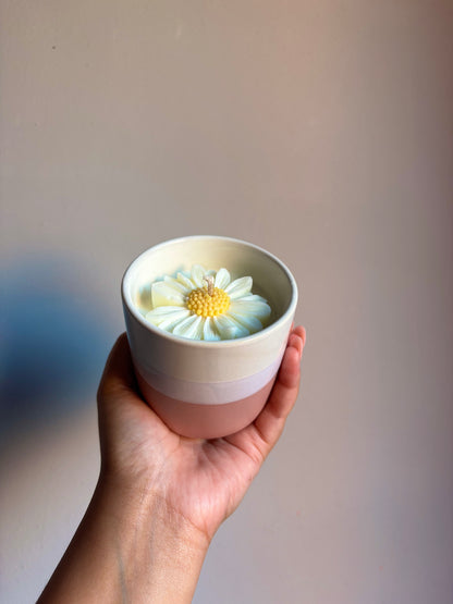 Fresh Linen Daisy Candles