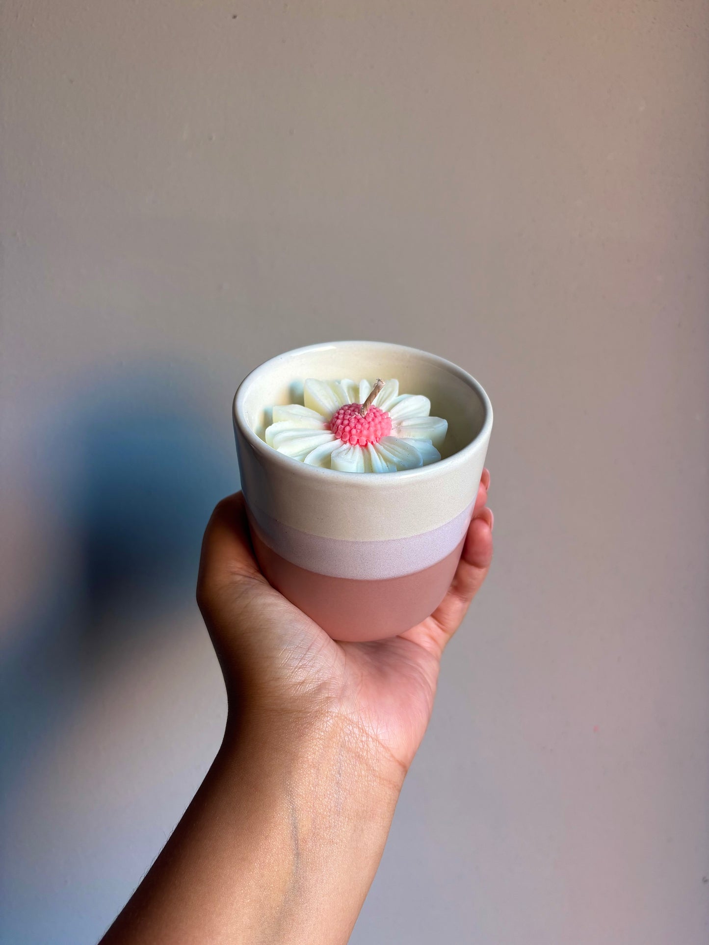 Fresh Linen Daisy Candles